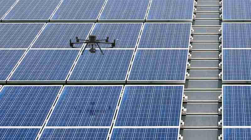 菠菜论坛以无人机搭配IR Sensor热显像技术进行全方面模块健检，，有效降低人力成本并提升发电量