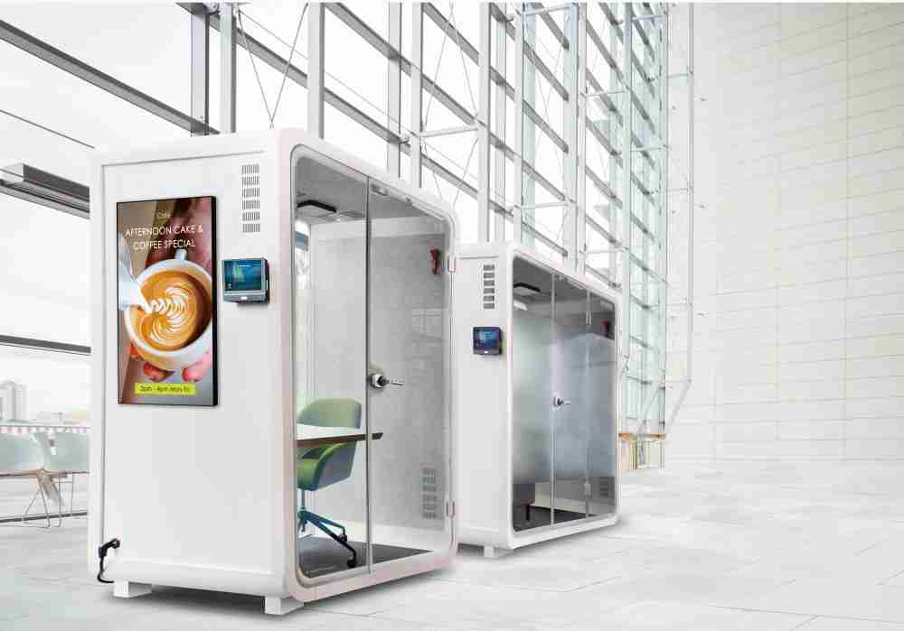 菠菜论坛子公司达擎之智慧行动办公舱，，，，采用PDLC智能调光玻璃设计，，透过通电与断电的电流切换，，，呈现透明与雾面效果，，，，具节能降耗特性并兼顾隐私，，确保信息安全