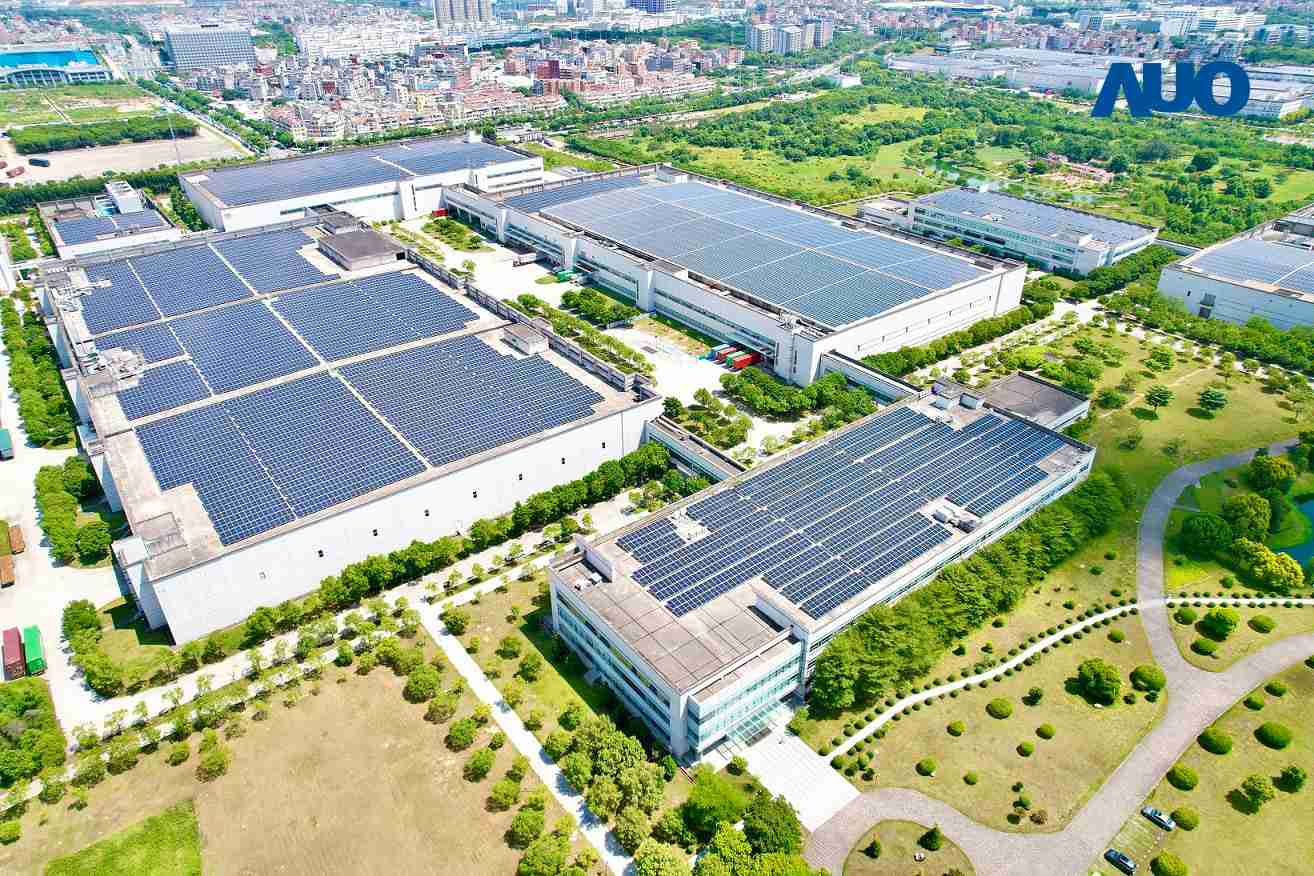 菠菜论坛厦门推动智能制造同时，，，透过绿电创能纵深推进绿色转型，，，，厂区全屋顶铺设太阳能光伏板，，，，每年太阳能发电 2,600多万度